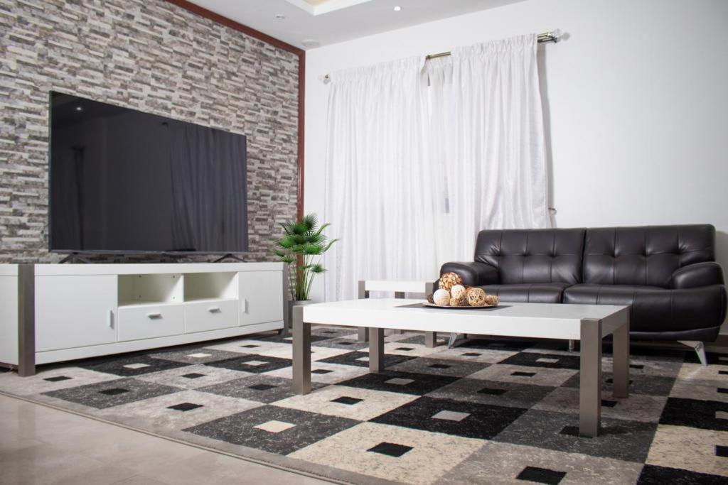 Luxury Suites Chester One Dakar Bagian luar foto