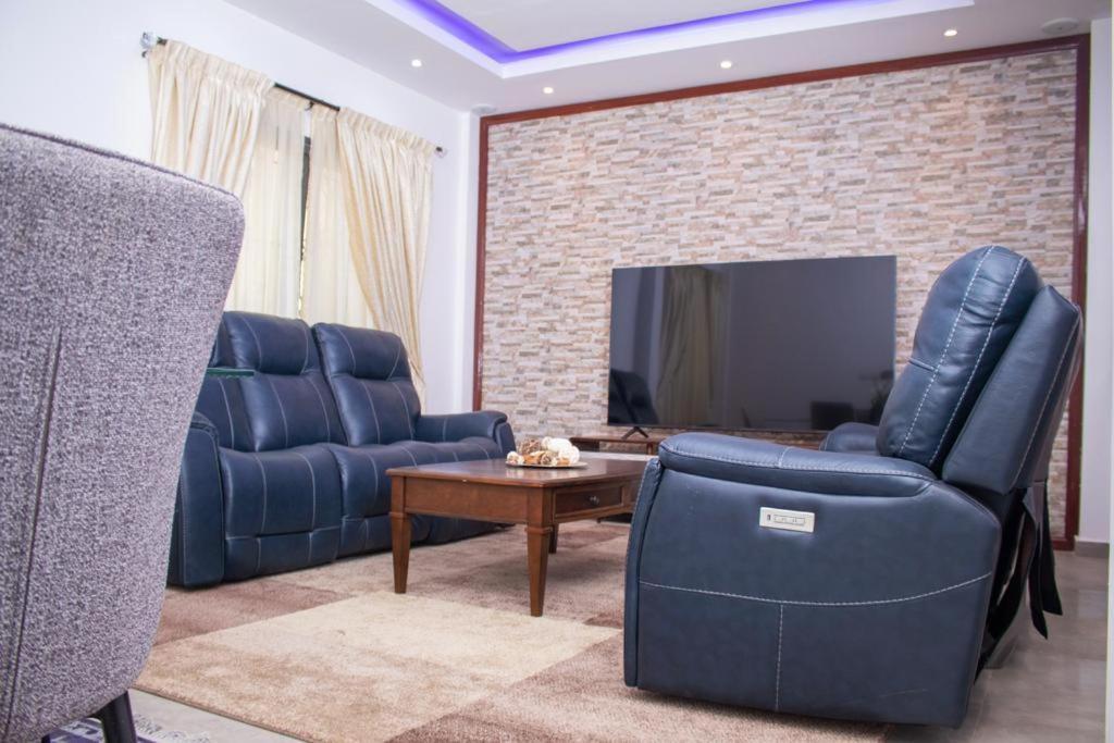 Luxury Suites Chester One Dakar Bagian luar foto