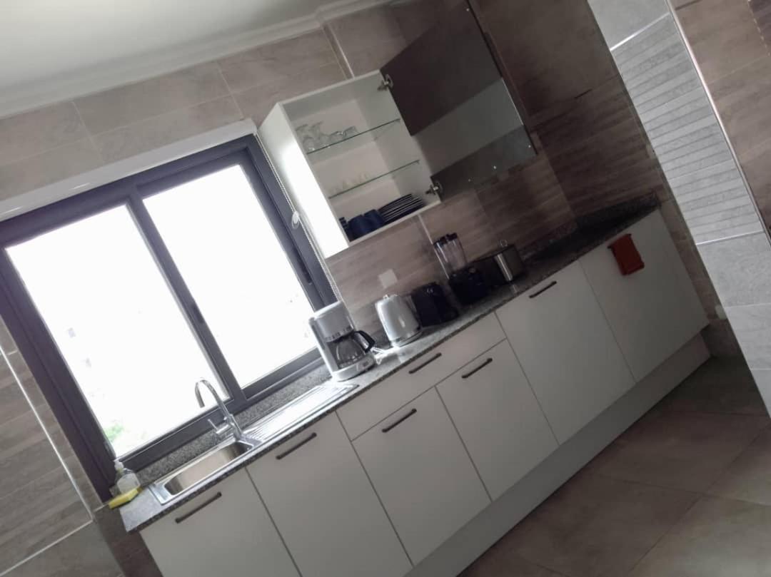 Luxury Suites Chester One Dakar Bagian luar foto