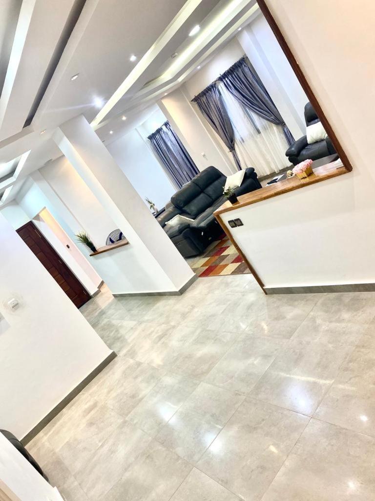 Luxury Suites Chester One Dakar Bagian luar foto