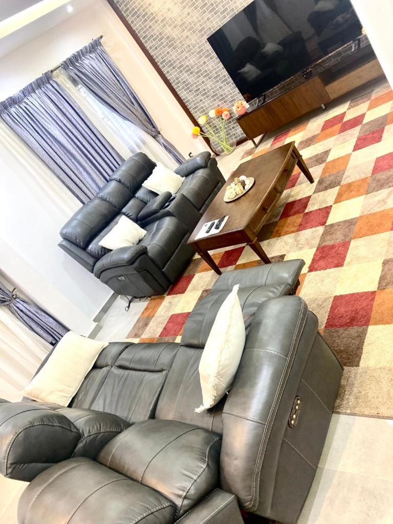 Luxury Suites Chester One Dakar Bagian luar foto