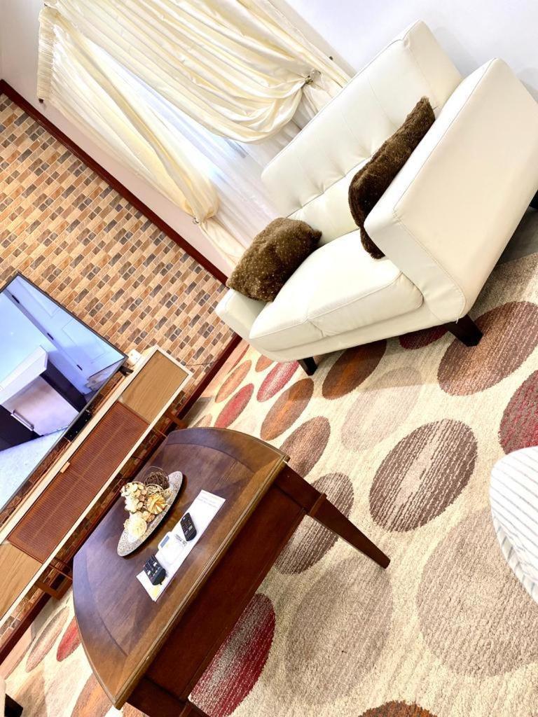 Luxury Suites Chester One Dakar Bagian luar foto
